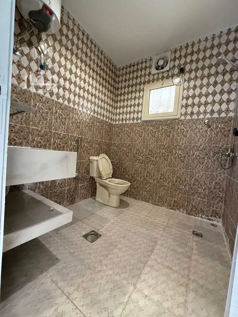 شقة 6 غرف في الملك فهد 8