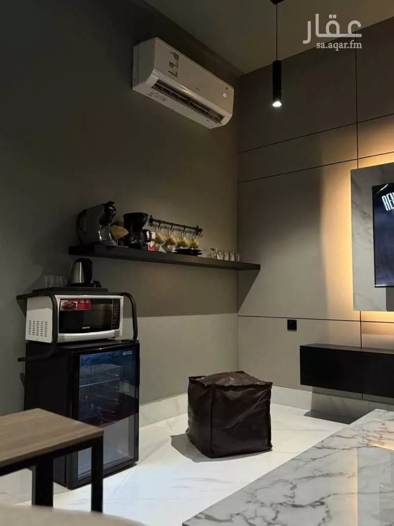 شقة 2 غرف في الحمرا 10