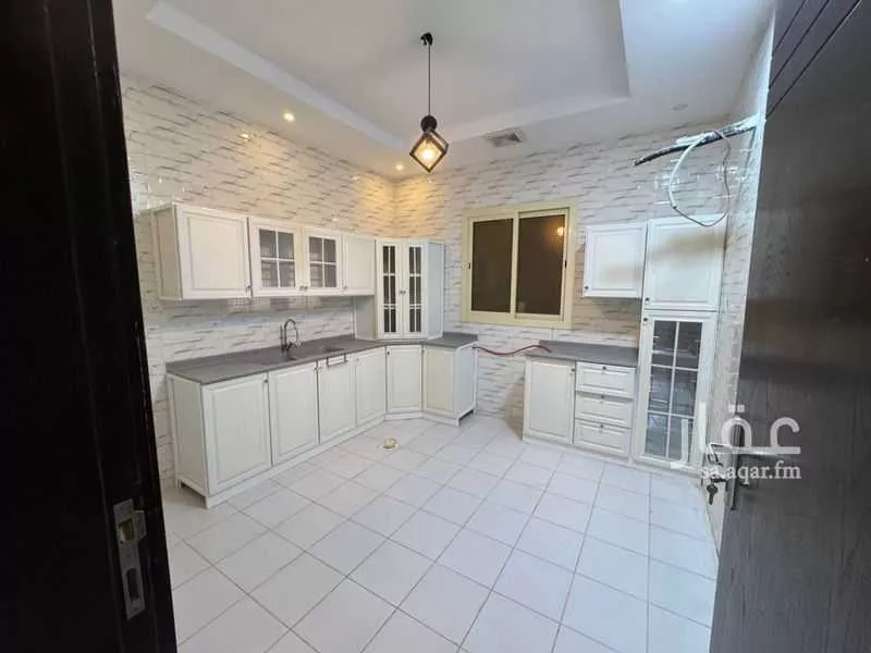 فيلا 5 غرف في الفروسية 10