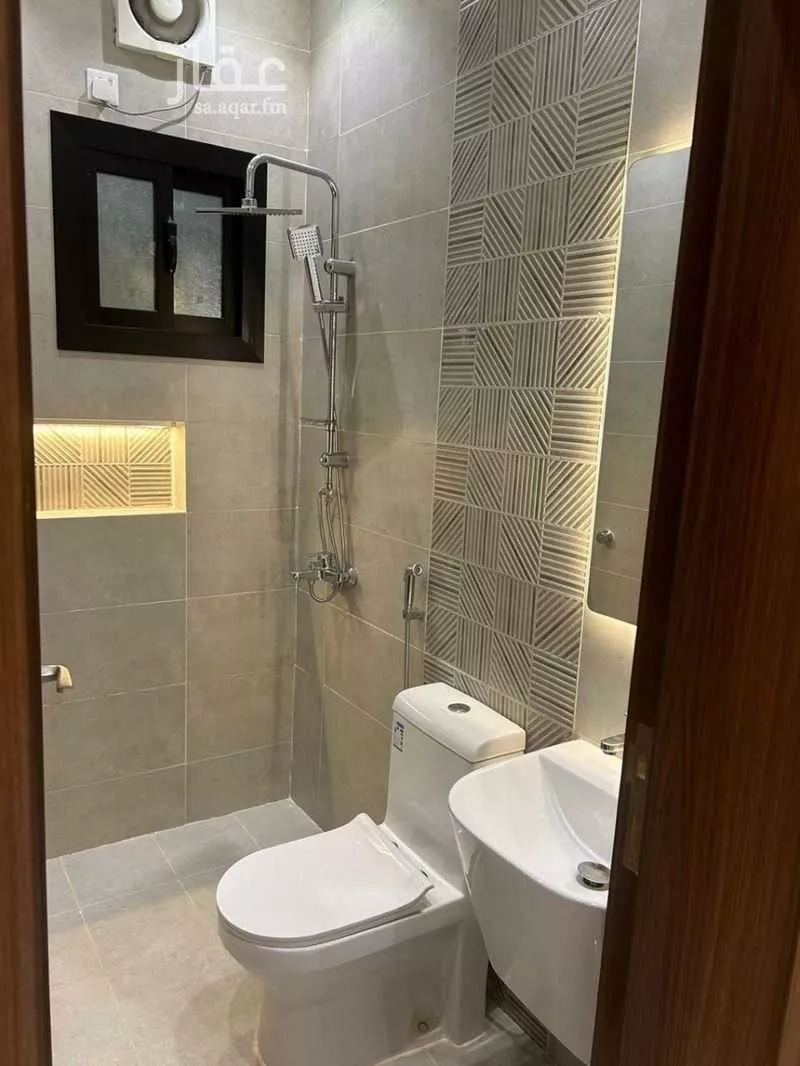 شقة 6 غرف في طيبة 20