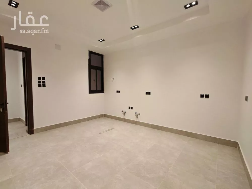 4 bedroom floor in Al Munsiyah 3