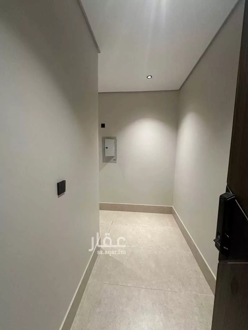 شقة 5 غرف في الحمرا 16