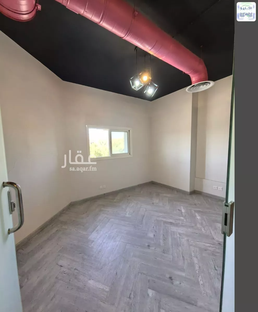 مكتب 100 م² في النزهة 6