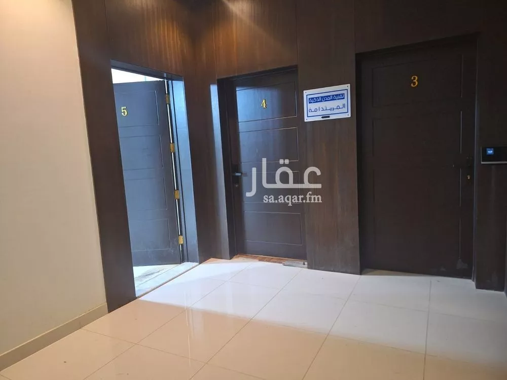 مكتب 1750 م² في الياسمين 4