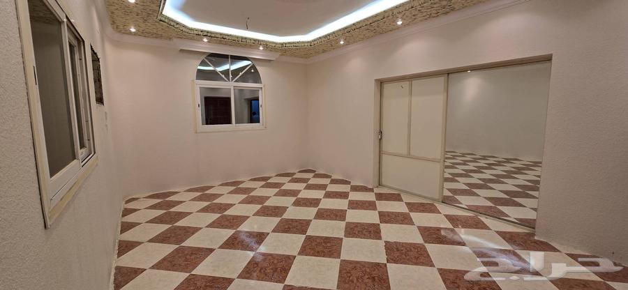 شقة 4 غرف في بطحاء قريش 11