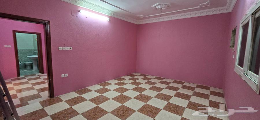 شقة 4 غرف في بطحاء قريش 7