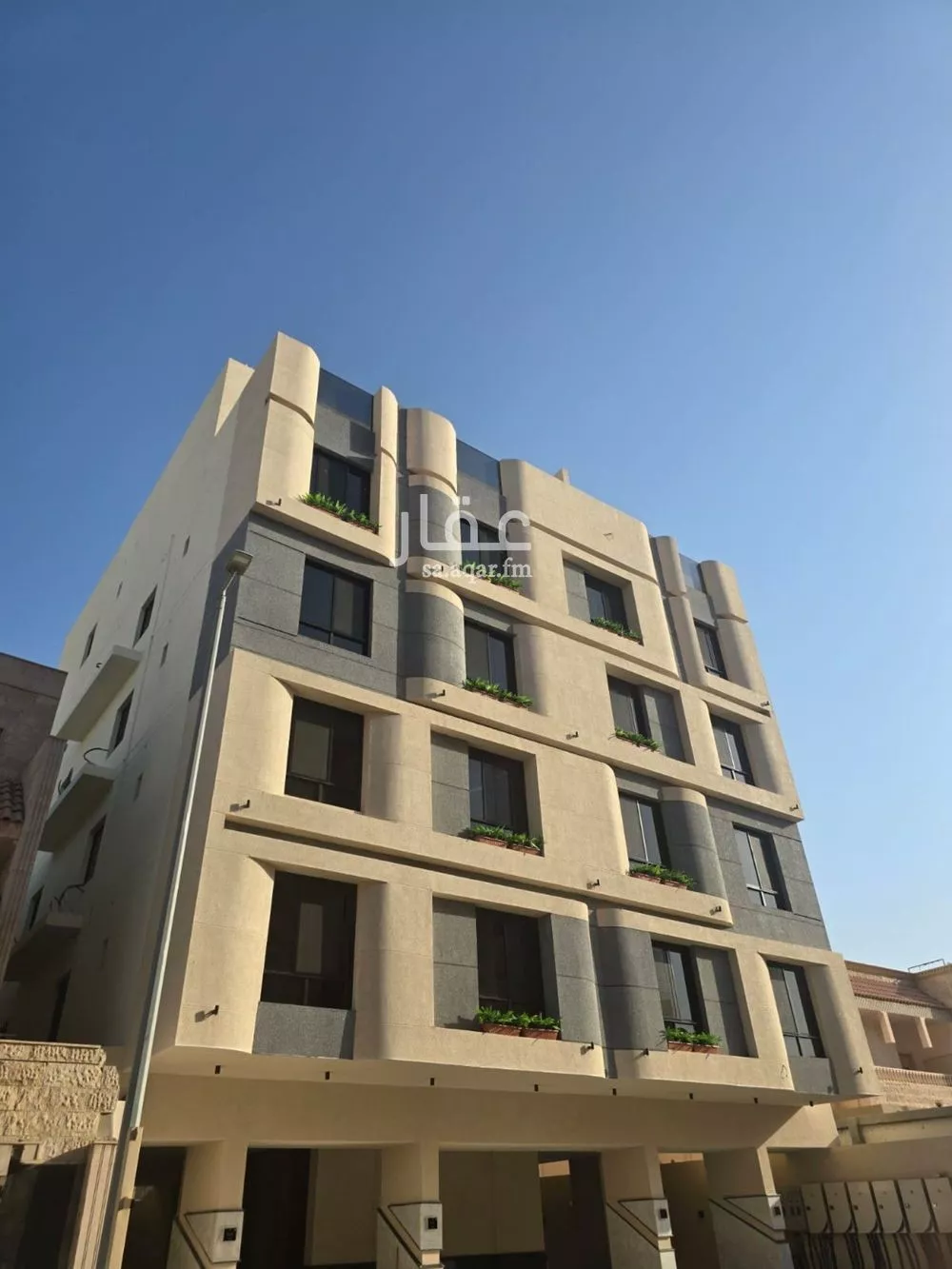 شقة 4 غرف في النعيم 12