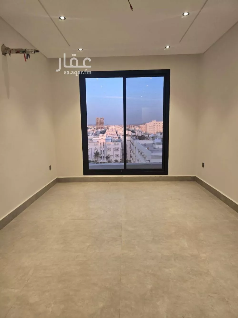 شقة 4 غرف في النعيم 6