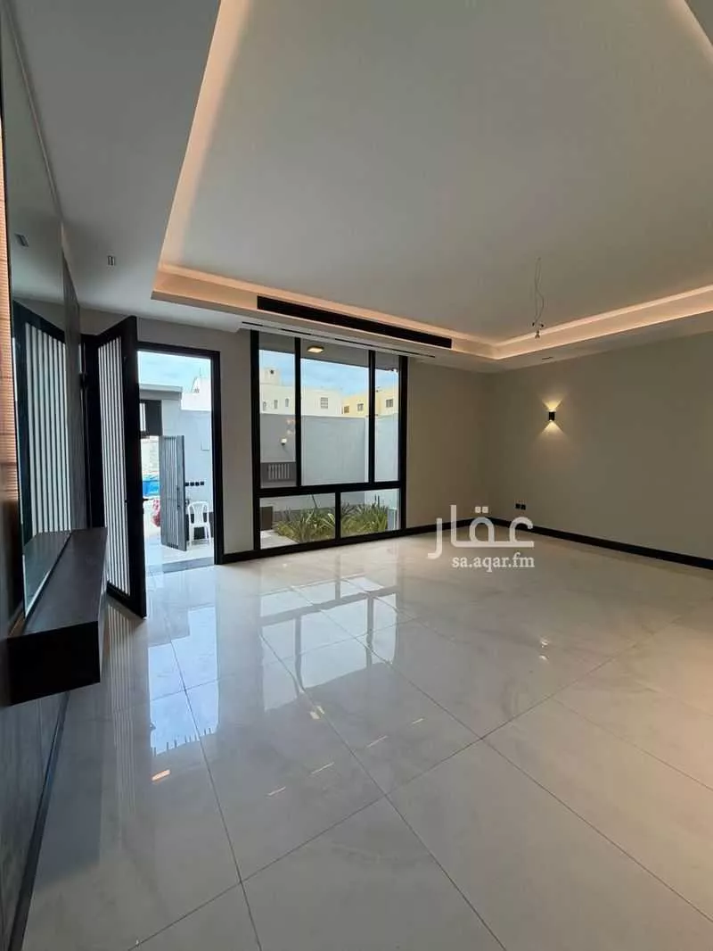 فيلا 8 غرف في الشراع 4