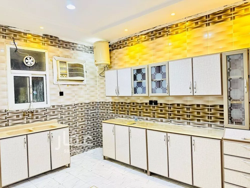 3 bedroom floor in Al Rimal 7