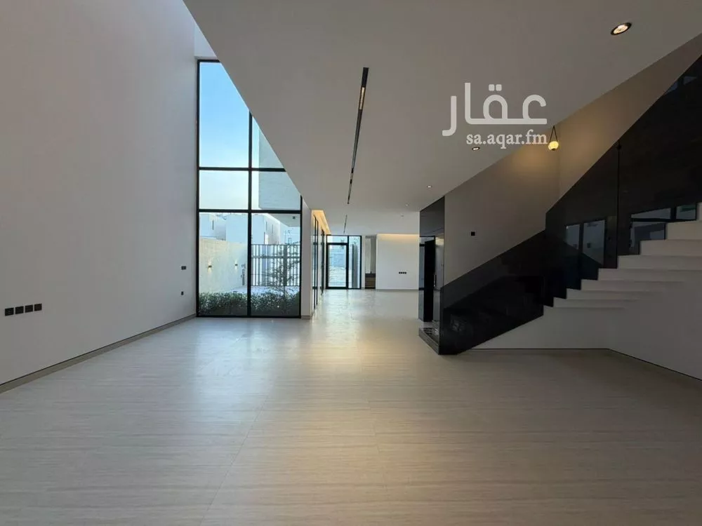 فيلا 7 غرف في العارض 10