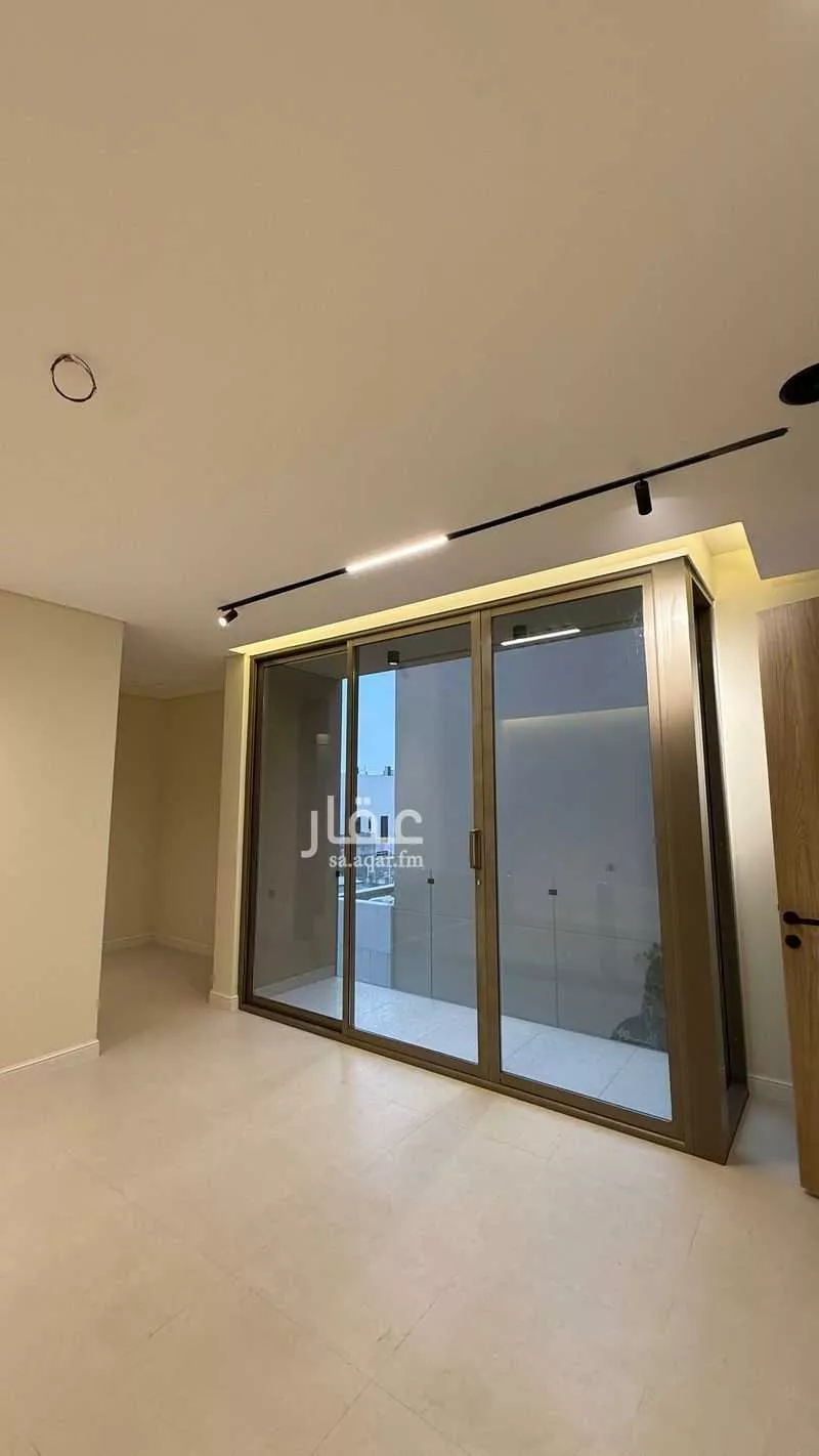 فيلا 5 غرف في النرجس 4