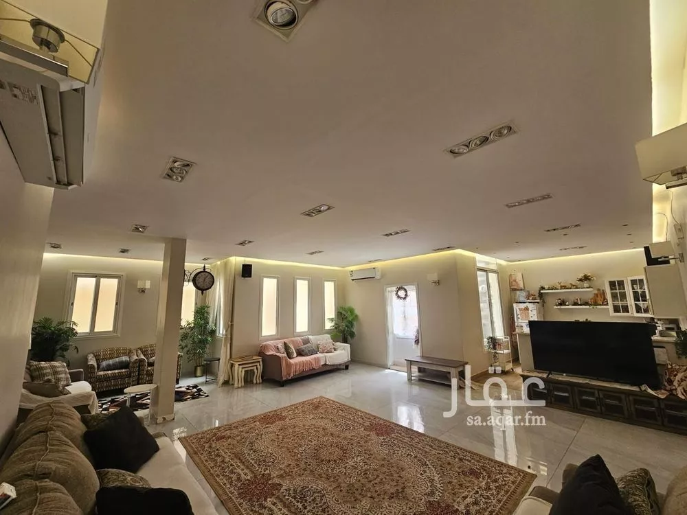 فيلا 12 غرف في الروابي 2