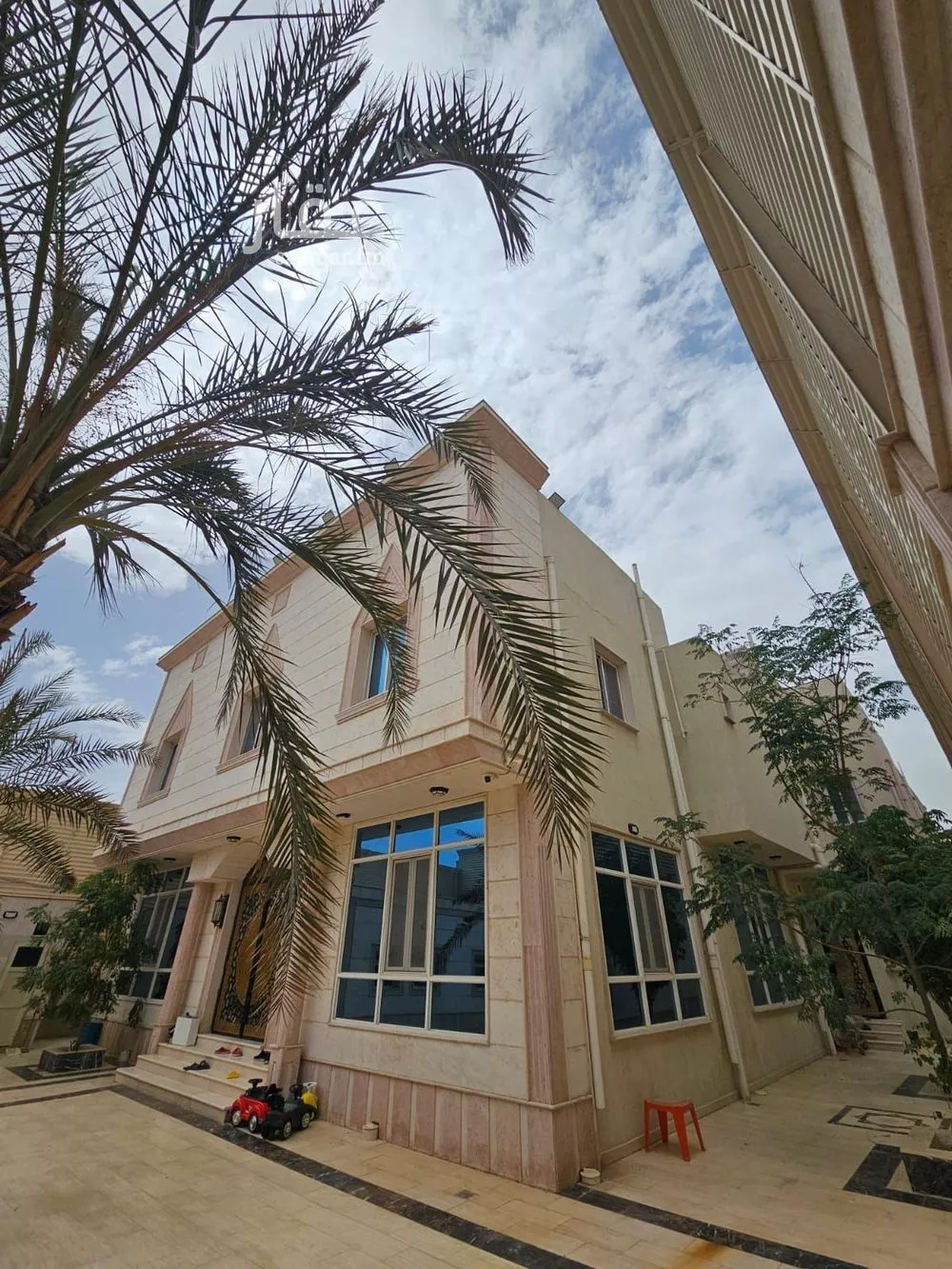 فيلا 12 غرف في الروابي 3