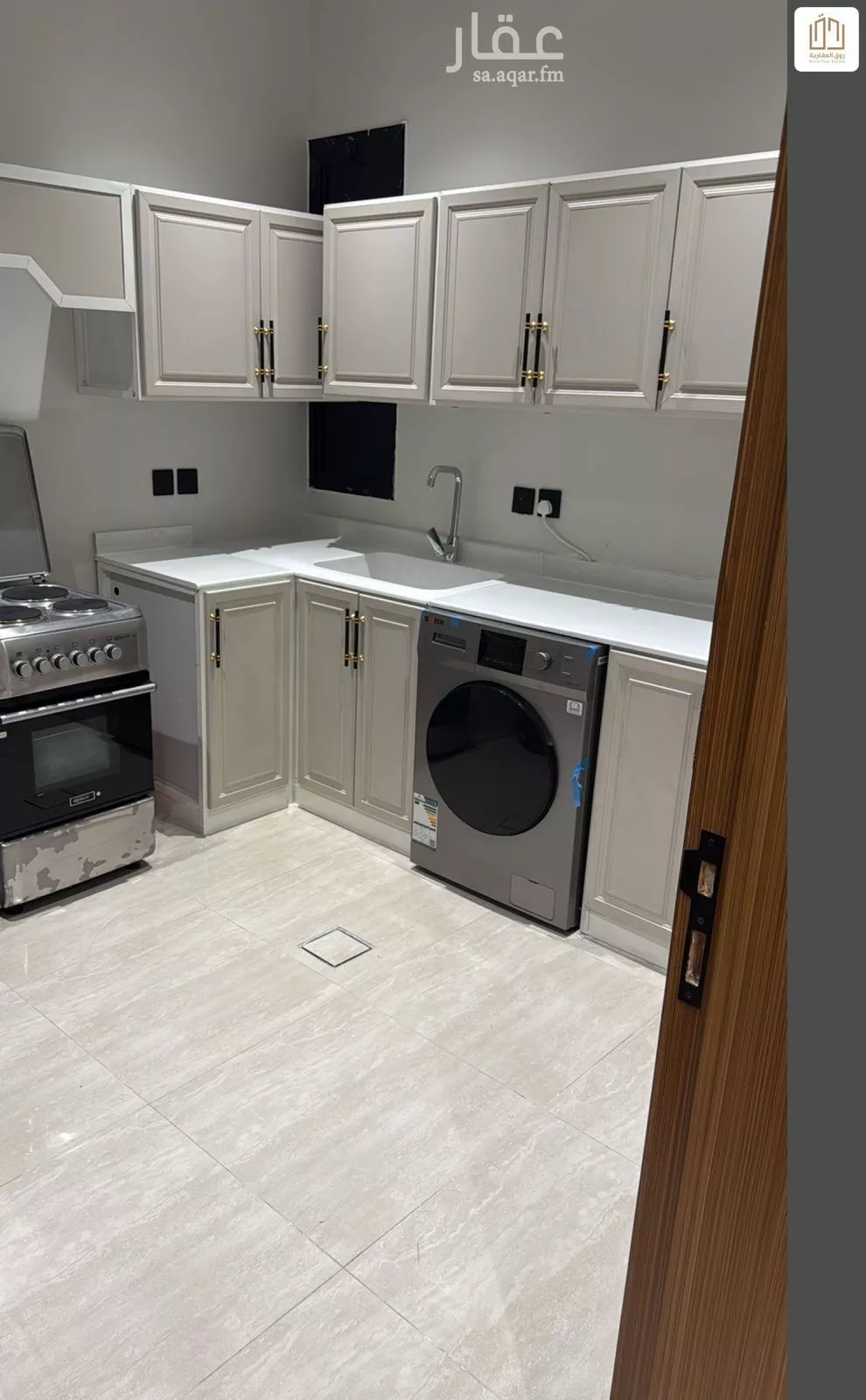 شقة 2 غرف في الحمرا 5