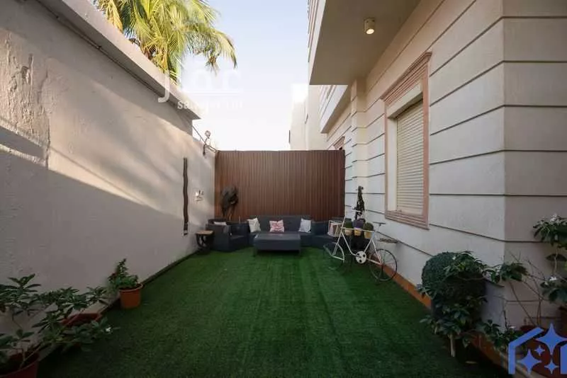 فيلا 8 غرف في البساتين 2