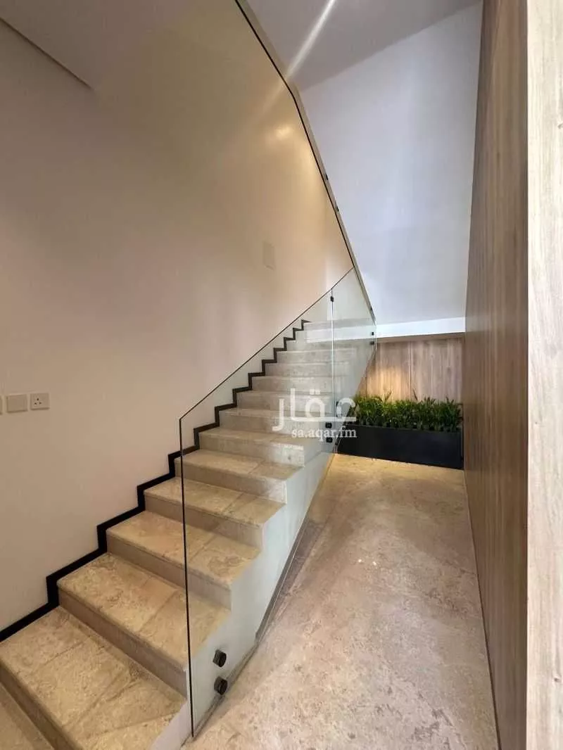 3 bedroom floor in Al Malqa 5