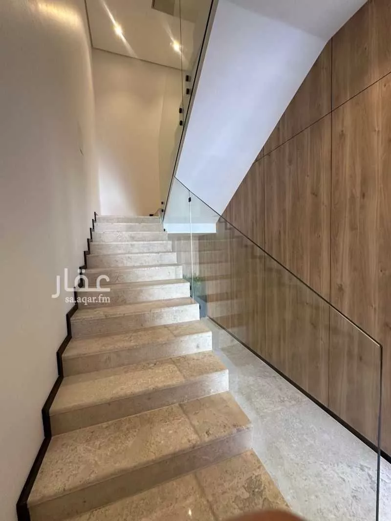 3 bedroom floor in Al Malqa 6