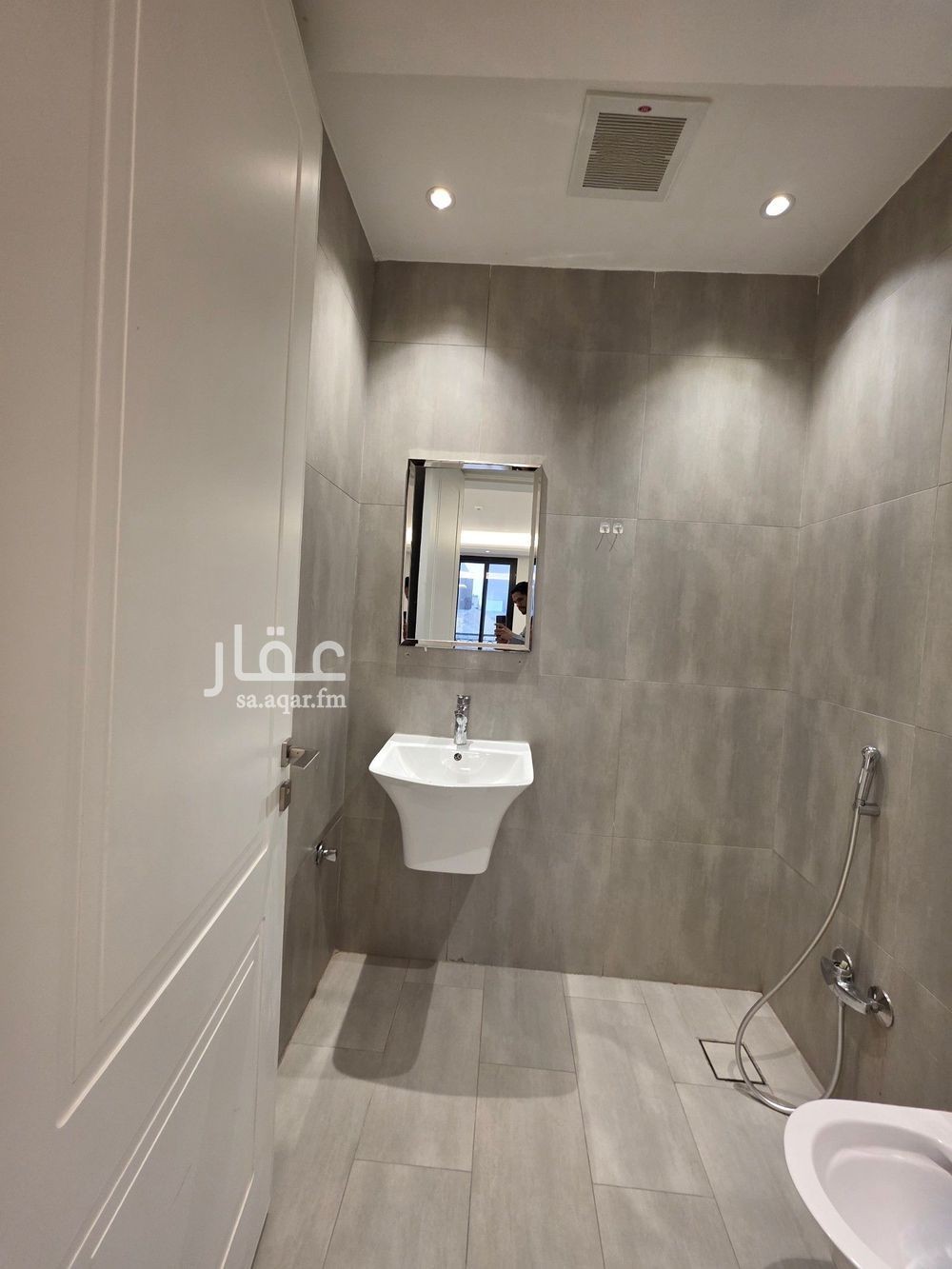 3 bedroom apartment in Al Malqa 7