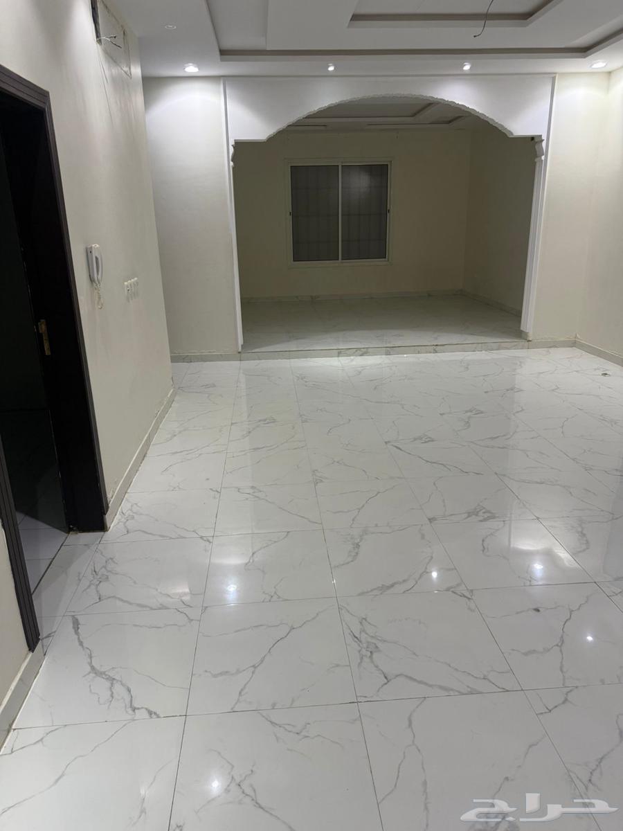 فيلا 5 غرف في الخليج 12