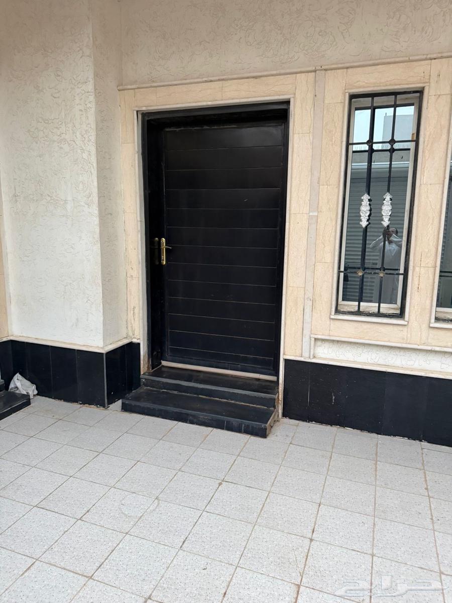 فيلا 5 غرف في الخليج 6