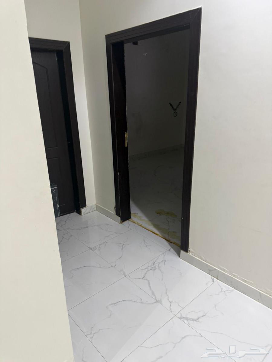 فيلا 5 غرف في الخليج 8