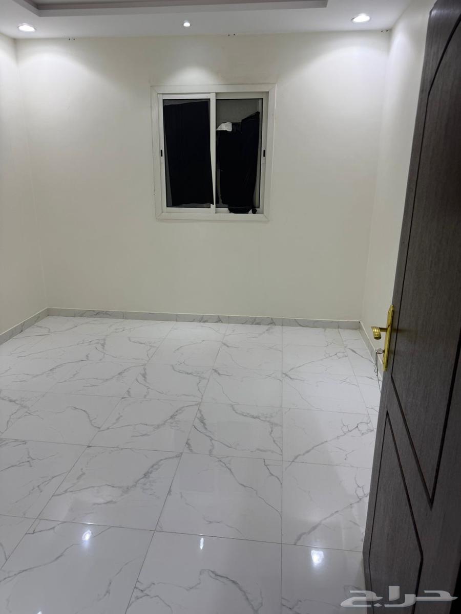 فيلا 5 غرف في الخليج 9