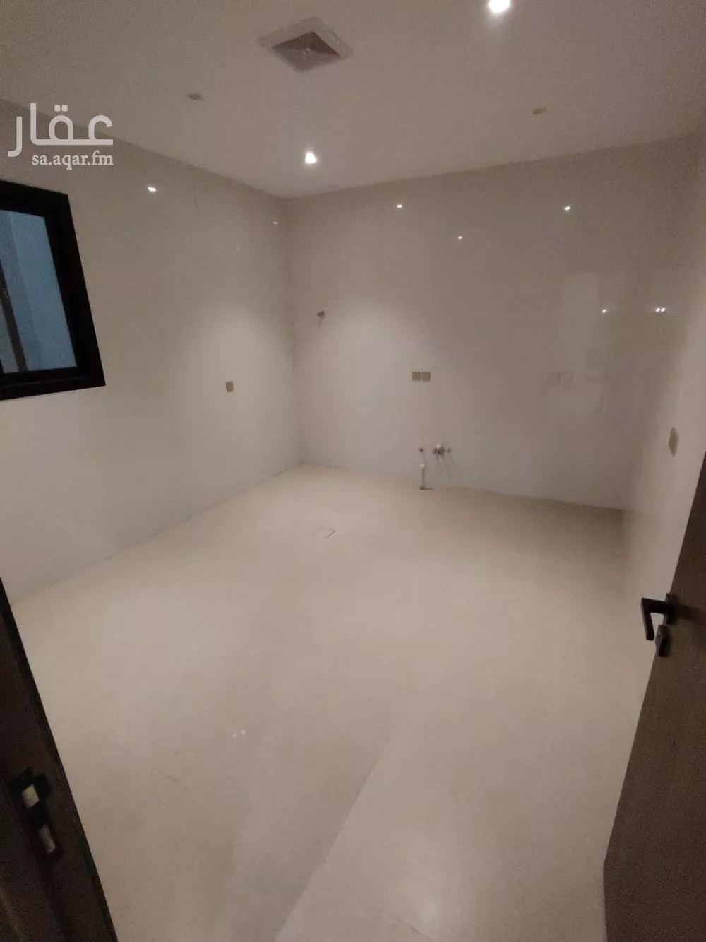 فيلا 4 غرف في الرمال 10