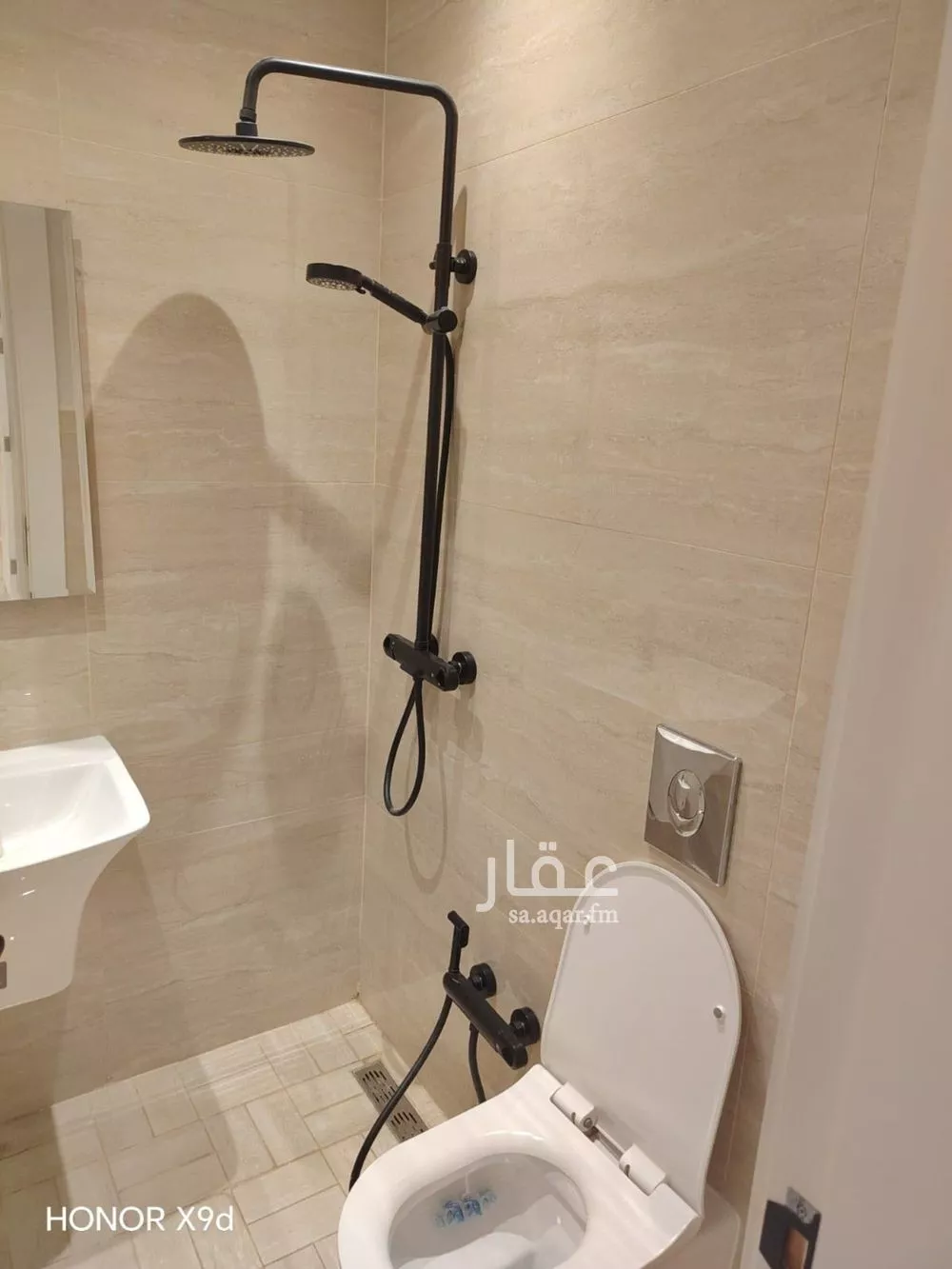 شقة 3 غرف في الملقا 4