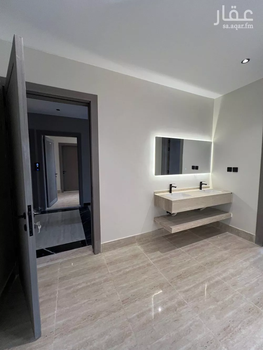 شقة 6 غرف في الندى 2