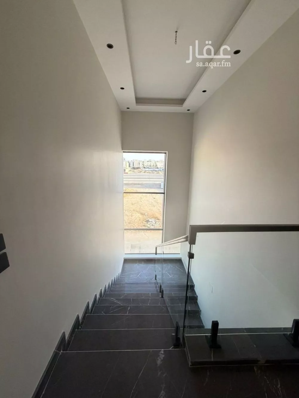 فيلا 4 غرف في العارض 18