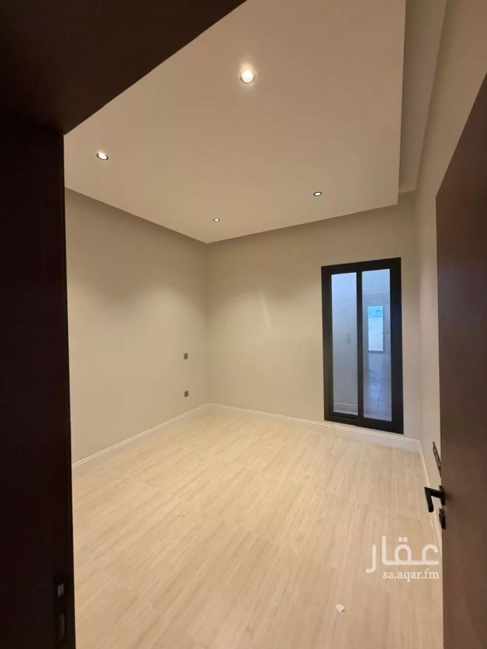 فيلا 4 غرف في العارض 8