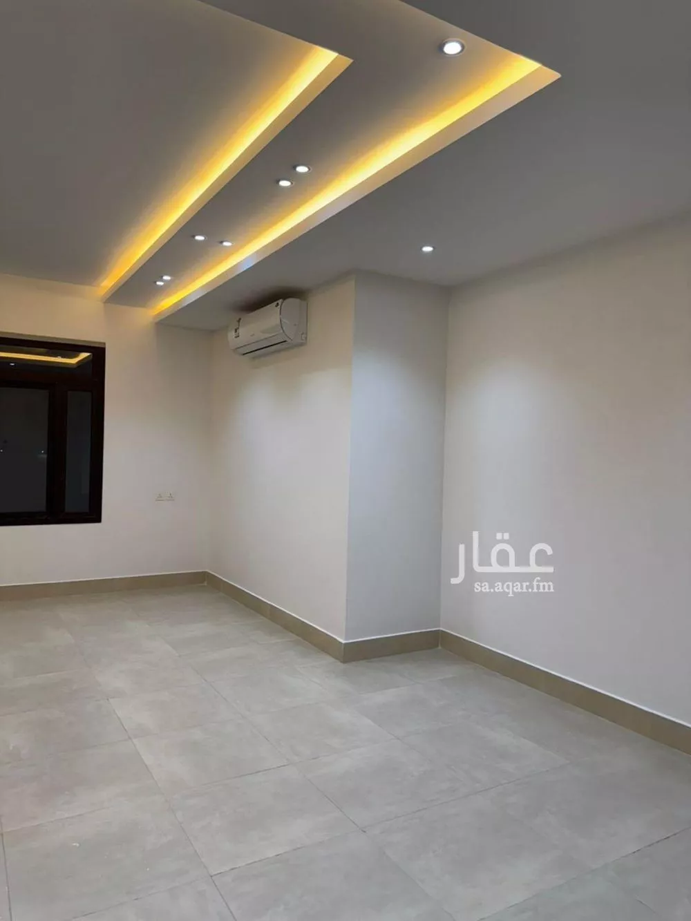 فيلا 4 غرف في العارض 18