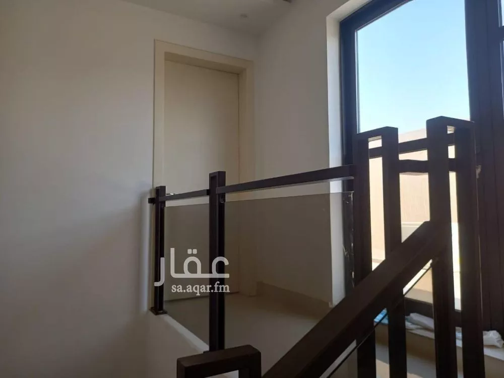 فيلا 4 غرف في العارض 3