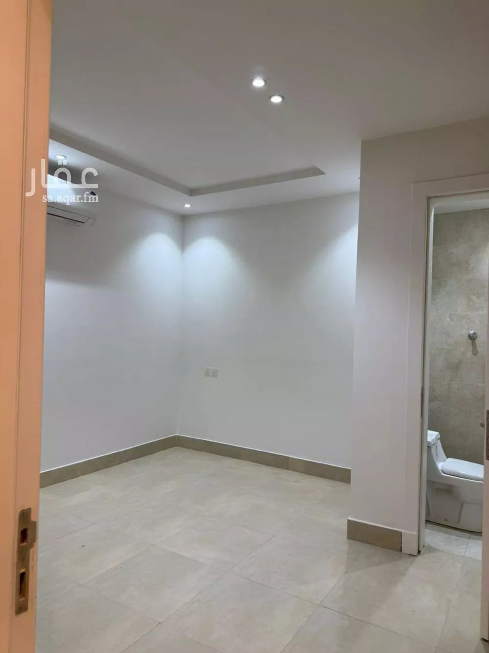 فيلا 4 غرف في العارض 24