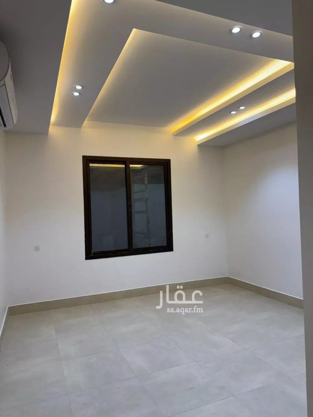 فيلا 4 غرف في العارض 10