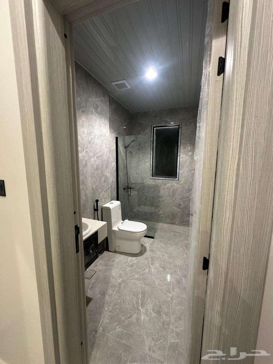 شقة 5 غرف في الحمرا 12