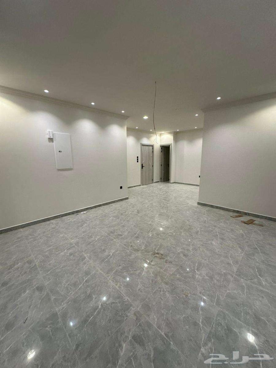 شقة 5 غرف في الحمرا 13