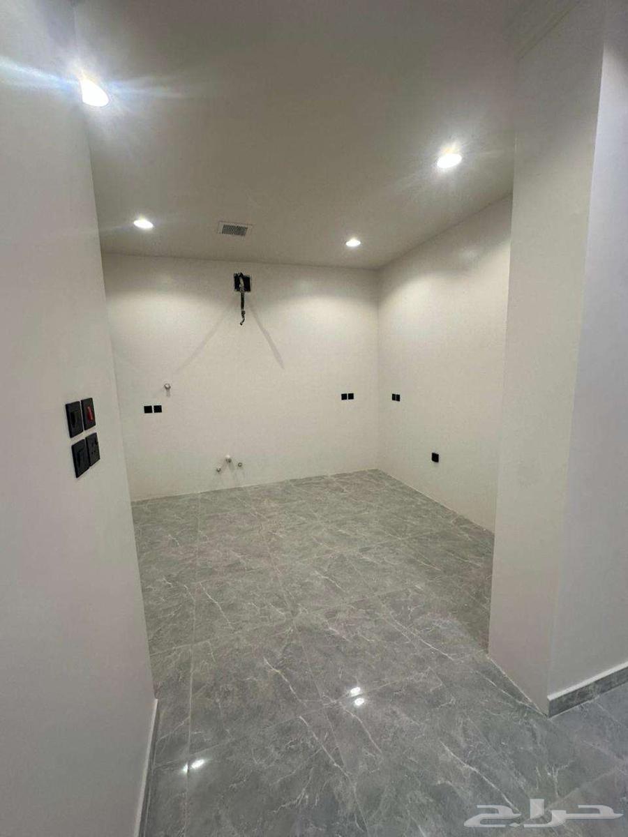 شقة 5 غرف في الحمرا 14