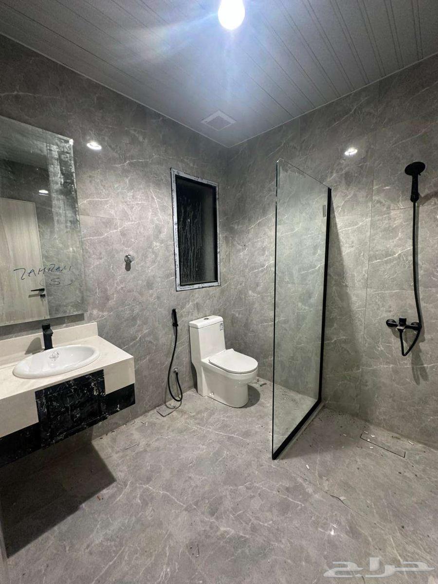 شقة 5 غرف في الحمرا 3