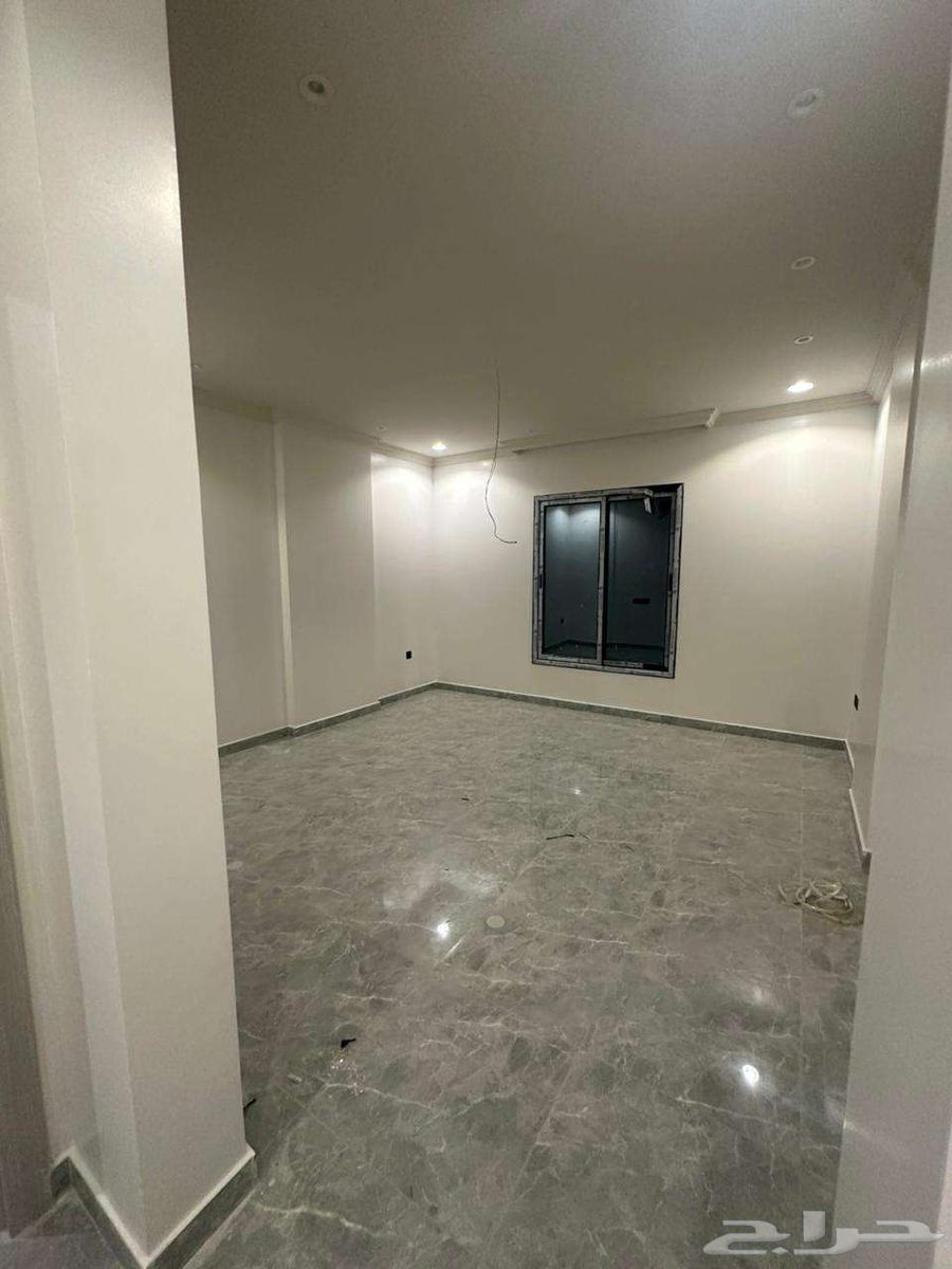 شقة 5 غرف في الحمرا 6