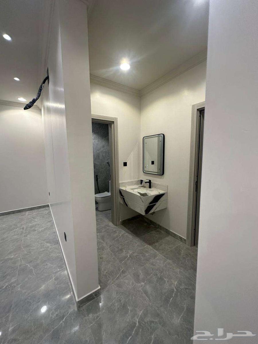 شقة 5 غرف في الحمرا 8