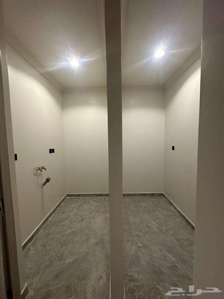 شقة 5 غرف في الحمرا 9