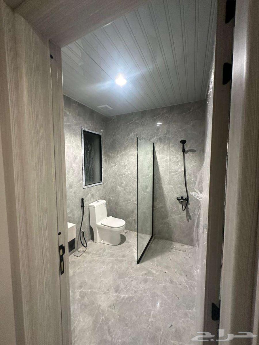 شقة 5 غرف في الحمرا 10