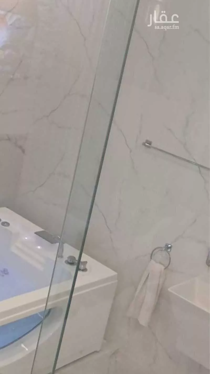 فيلا 7 غرف في القادسية 4