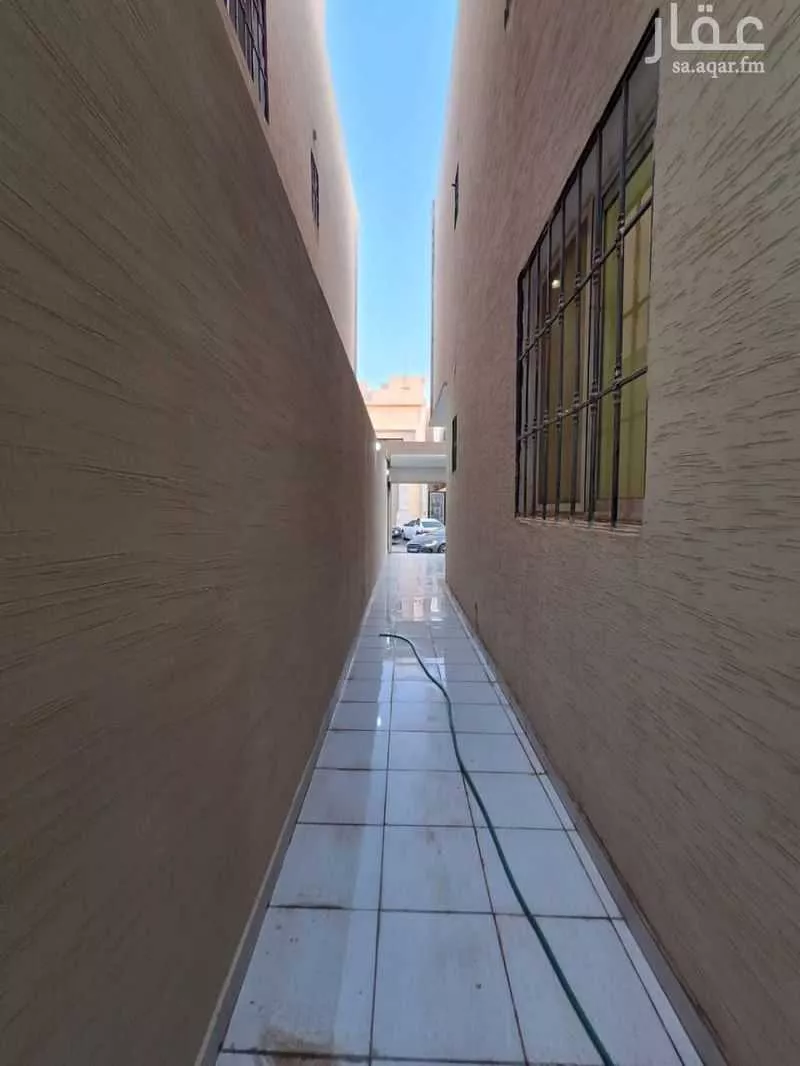 فيلا 8 غرف في الرمال 9