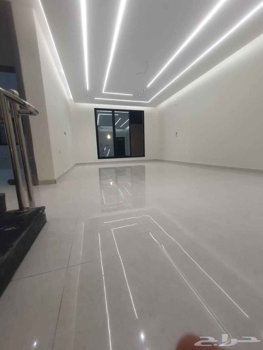 فيلا 9 غرف في احد 2