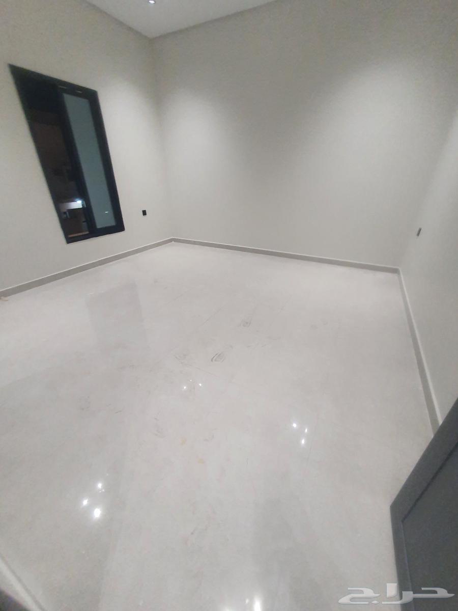 فيلا 9 غرف في احد 11