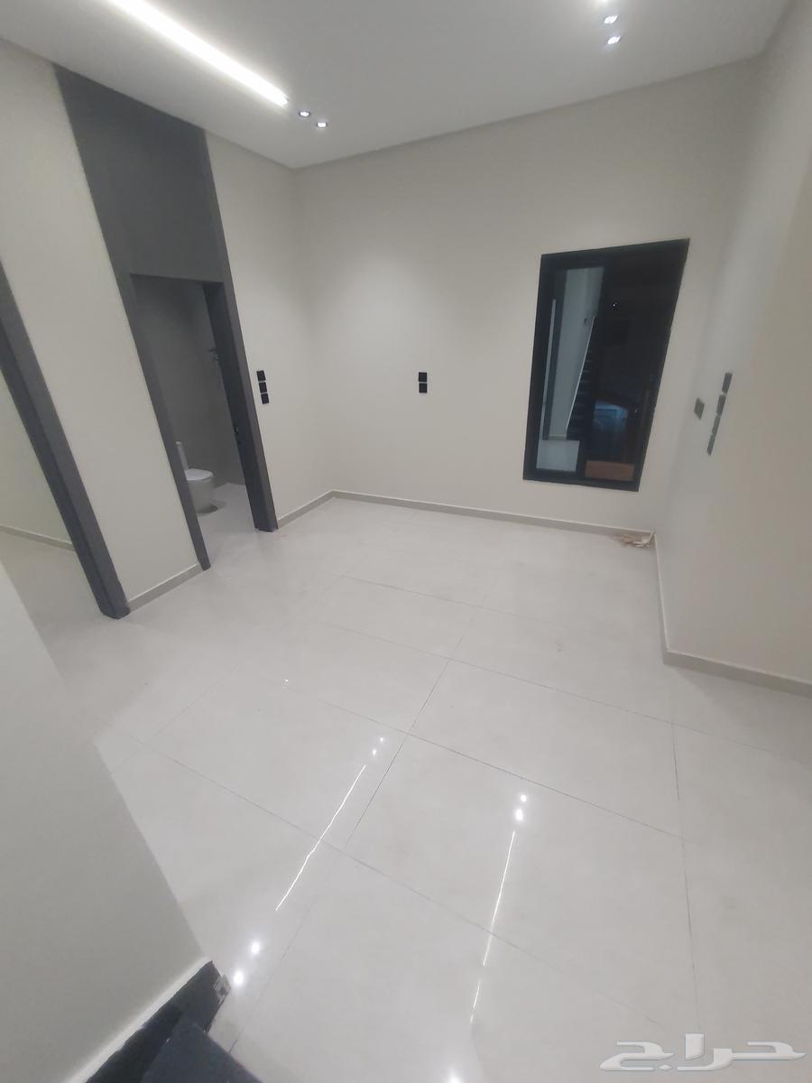 فيلا 9 غرف في احد 12