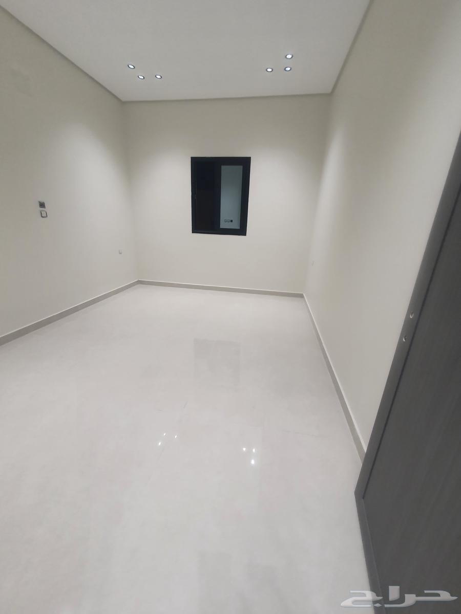 فيلا 9 غرف في احد 21